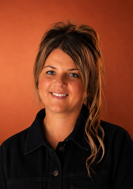 Shelly, hair stylist